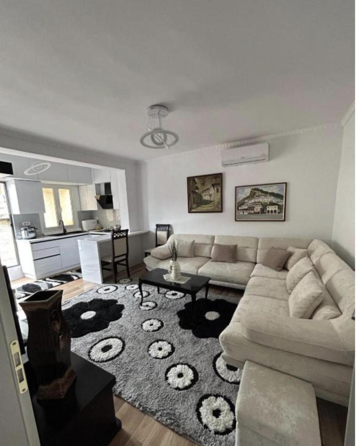 Апартаменты Flat In Berat'S Center Экстерьер фото