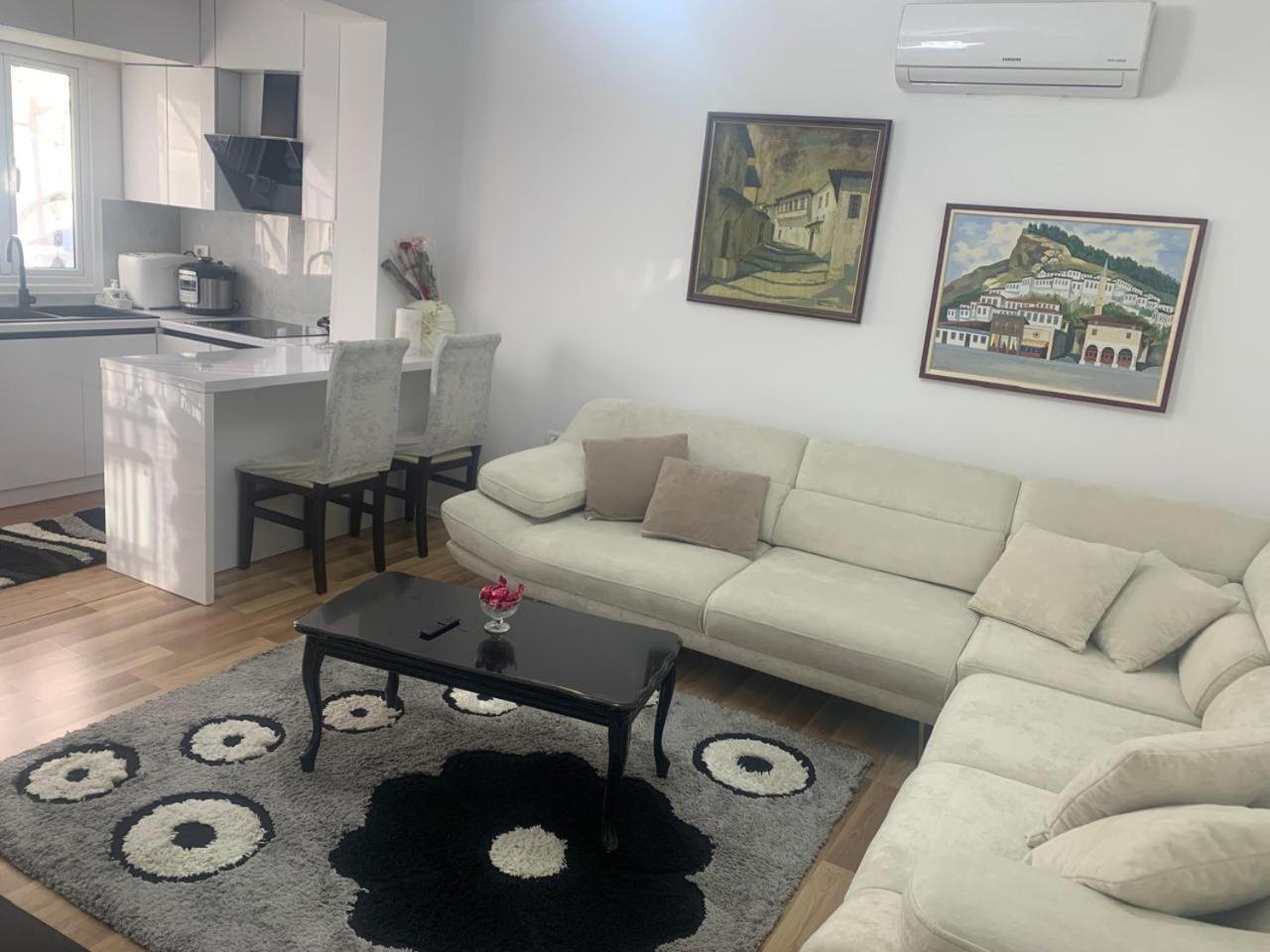 Апартаменты Flat In Berat'S Center Экстерьер фото
