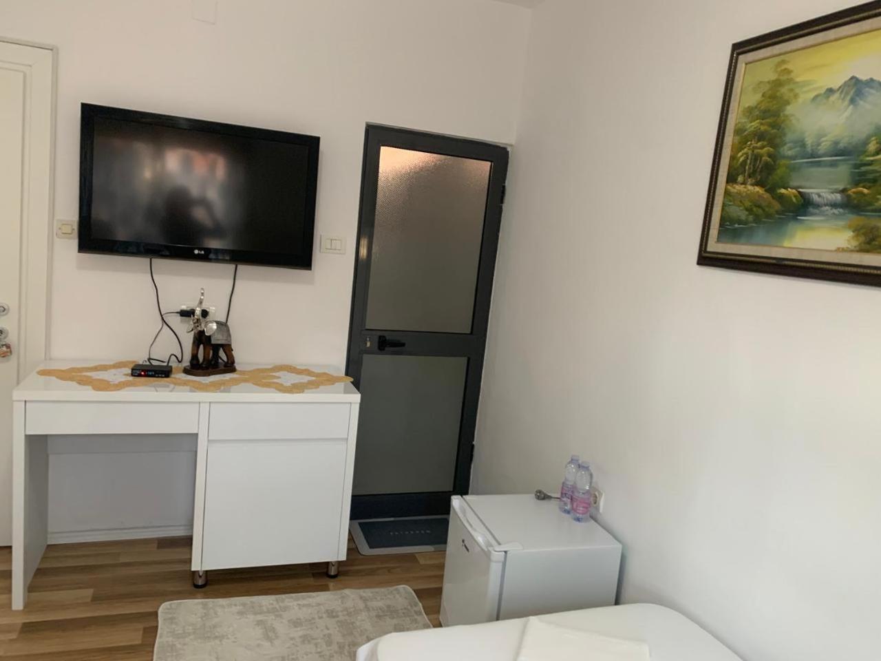 Апартаменты Flat In Berat'S Center Экстерьер фото