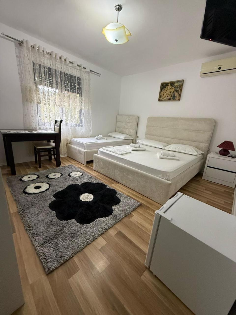 Апартаменты Flat In Berat'S Center Экстерьер фото